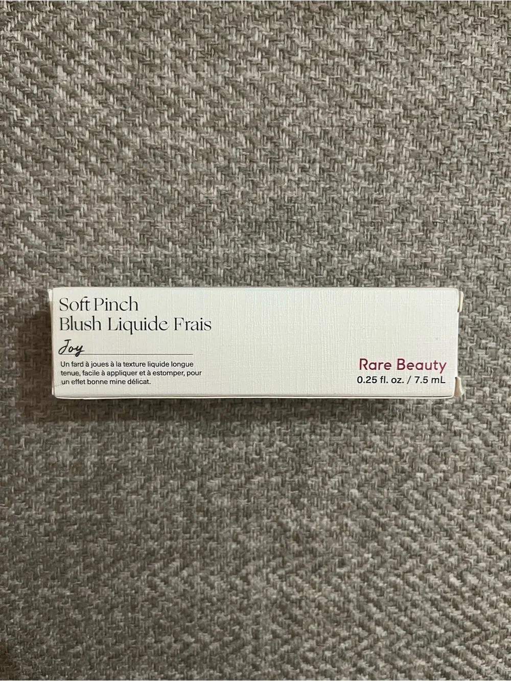 New Rare Beauty Soft Pinch Blush Liquide Frais - Joy (soft peach accents)